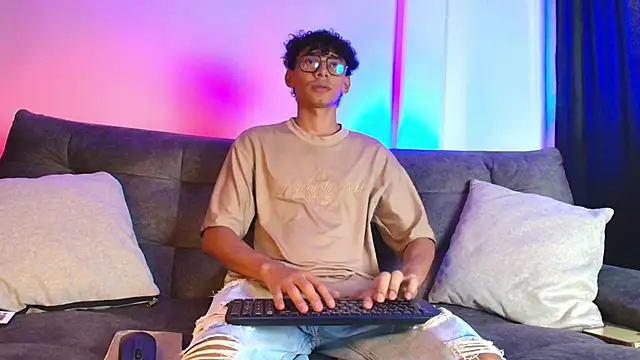 Snapshot of Daviid_laidd chatting on March 2025 09:00:02 PM Daviid laidd online show from March 2025 09:00:02 PM