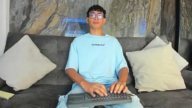 Snapshot of Daviid_laidd chatting on October 2025 08:28:01 PM Daviid laidd online show from October 2025 08:28:01 PM