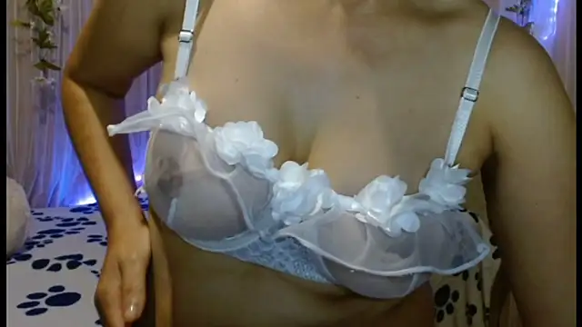 italagomez  online show from January 2025 11:42:01 PM