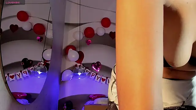 Snapshot of IamNayuta chatting on February 2025 08:13:02 PM IamNayuta online show from February 2025 08:13:02 PM