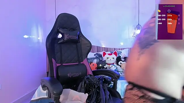 Snapshot of IamNayuta chatting on October 2025 07:56:02 PM IamNayuta online show from October 2025 07:56:02 PM