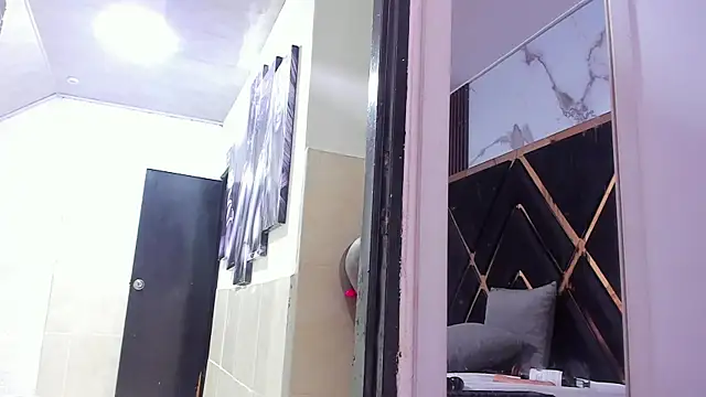 Snapshot of sweetebonny1 chatting on December 2024 04:39:02 PM sweetebonny1 online show from December 2024 04:39:02 PM