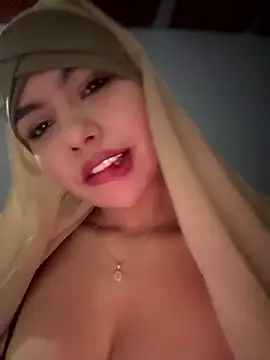 lalilamassu1 online show from January 2026 11:48:01 AM