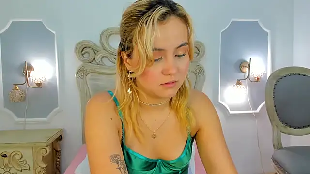 Snapshot of Sara__Williams chatting on December 2024 03:58:02 AM Sara Williams online show from December 2024 03:58:02 AM