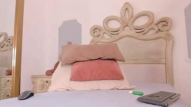 Snapshot of Sara__Williams chatting on October 2025 03:50:02 AM Sara Williams online show from October 2025 03:50:02 AM