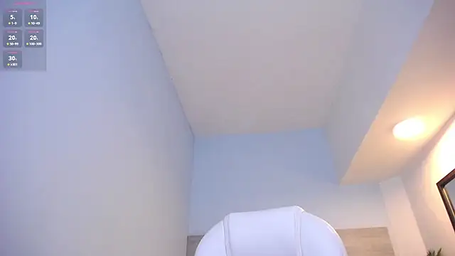 Snapshot of Violetta_rainbow chatting on February 2025 11:18:02 AM Violetta rainbow online show from February 2025 11:18:02 AM