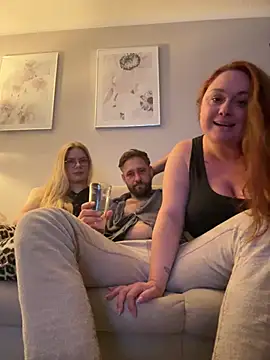 Curvyloveandhim online show from July 2026 09:21:01 PM