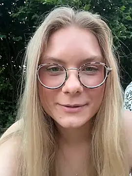 Curvyloveandhim online show from July 2026 07:38:01 PM