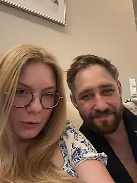 Curvyloveandhim online show from July 2026 12:40:01 AM