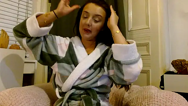 Snapshot of LucyLuxee19 chatting on February 2025 07:49:01 PM LucyLuxee19 online show from February 2025 07:49:01 PM