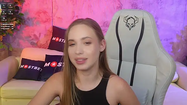 Snapshot of Linda054 chatting on December 2024 02:52:01 AM Linda054 online show from December 2024 02:52:01 AM