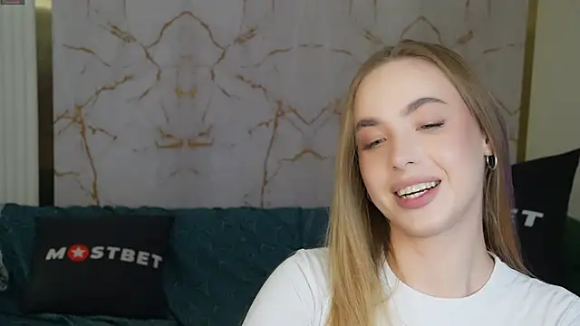 Snapshot of Linda054 chatting on December 2024 06:48:02 PM Linda054 online show from December 2024 06:48:02 PM