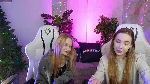 Snapshot of Linda054 chatting on December 2024 11:50:02 AM Linda054 online show from December 2024 11:50:02 AM