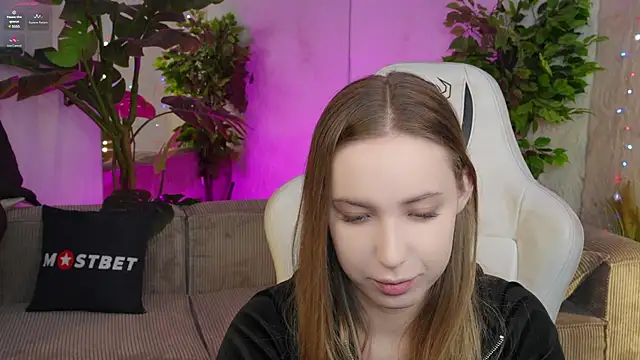 Snapshot of Linda054 chatting on January 2025 04:08:02 PM Linda054 online show from January 2025 04:08:02 PM