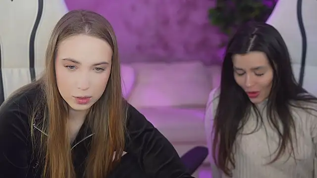 Snapshot of Linda054 chatting on February 2025 12:30:01 AM Linda054 online show from February 2025 12:30:01 AM