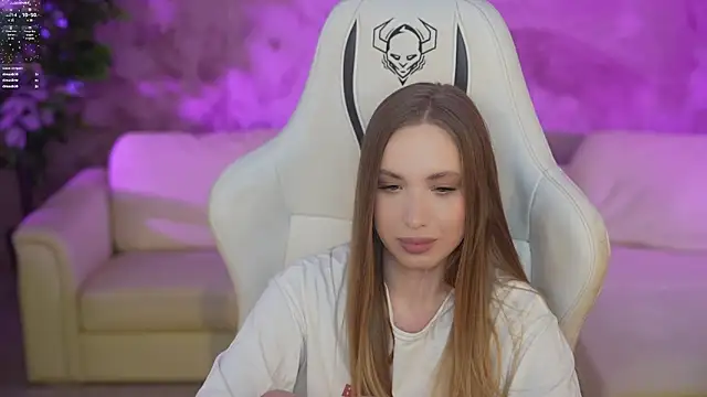 Snapshot of Linda054 chatting on February 2025 04:04:01 AM Linda054 online show from February 2025 04:04:01 AM