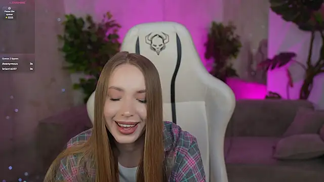 Snapshot of Linda054 chatting on February 2025 03:47:01 PM Linda054 online show from February 2025 03:47:01 PM