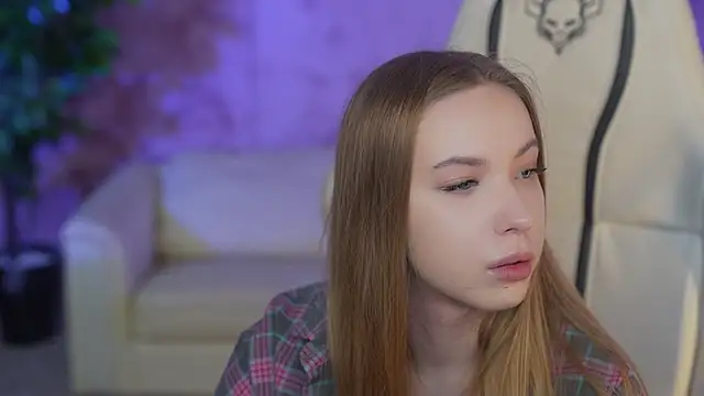 Snapshot of Linda054 chatting on March 2025 08:06:01 AM Linda054 online show from March 2025 08:06:01 AM