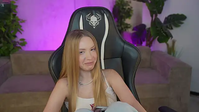 Snapshot of Linda054 chatting on September 2025 12:36:02 AM Linda054 online show from September 2025 12:36:02 AM