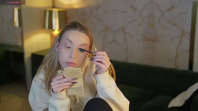 Snapshot of Linda054 chatting on September 2025 12:59:02 AM Linda054 online show from September 2025 12:59:02 AM