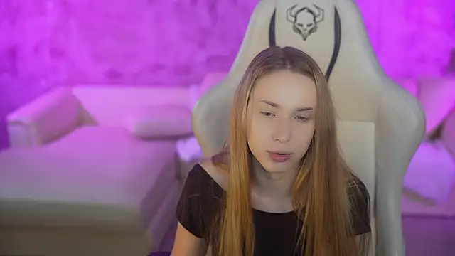 Snapshot of Linda054 chatting on October 2025 12:19:02 AM Linda054 online show from October 2025 12:19:02 AM