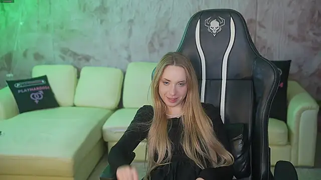 Snapshot of Linda054 chatting on October 2025 05:43:02 AM Linda054 online show from October 2025 05:43:02 AM