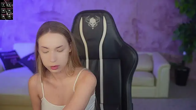 Snapshot of Linda054 chatting on October 2025 11:27:01 PM Linda054 online show from October 2025 11:27:01 PM