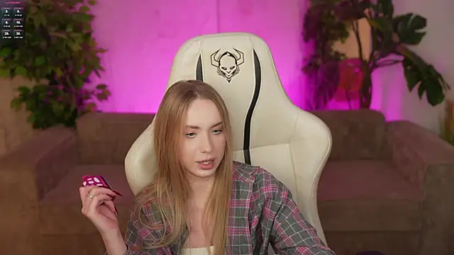 Snapshot of Linda054 chatting on October 2025 08:24:02 PM Linda054 online show from October 2025 08:24:02 PM