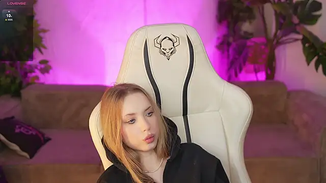 Snapshot of Linda054 chatting on October 2025 04:15:02 AM Linda054 online show from October 2025 04:15:02 AM