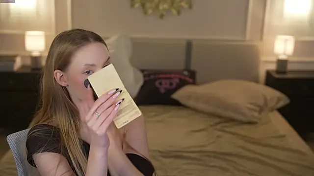 Snapshot of Linda054 chatting on November 2025 09:15:01 AM Linda054 online show from November 2025 09:15:01 AM