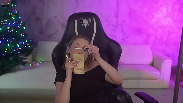 Snapshot of Linda054 chatting on December 2025 12:51:01 AM Linda054 online show from December 2025 12:51:01 AM