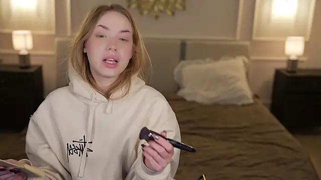 Snapshot of Linda054 chatting on February 2026 02:32:01 AM Linda054 online show from February 2026 02:32:01 AM