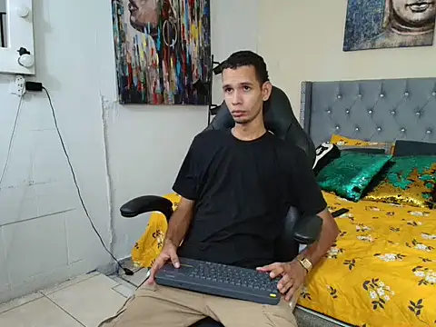 tonny 23cm  online show from October 2025 07:47:02 PM