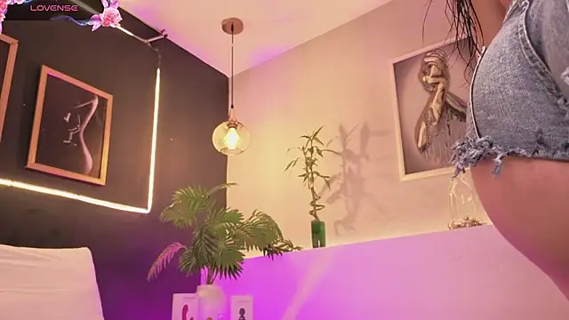 Snapshot of samanthaevanss1 chatting on February 2026 01:32:01 AM samanthaevanss1 online show from February 2026 01:32:01 AM