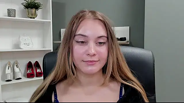 kitty valeria online show from October 2025 07:02:02 PM