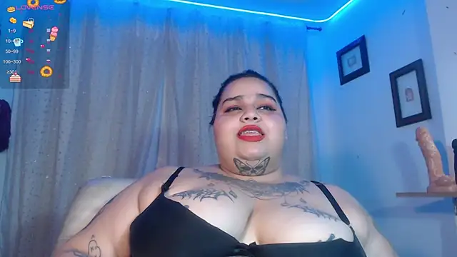 Snapshot of VeronikCuhubby chatting on December 2024 03:27:01 PM VeronikCuhubby online show from December 2024 03:27:01 PM