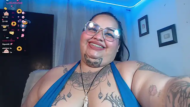 Snapshot of VeronikCuhubby chatting on January 2025 03:18:01 PM VeronikCuhubby online show from January 2025 03:18:01 PM