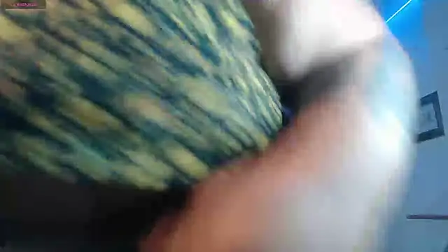 Snapshot of VeronikCuhubby chatting on March 2025 03:17:02 PM VeronikCuhubby online show from March 2025 03:17:02 PM