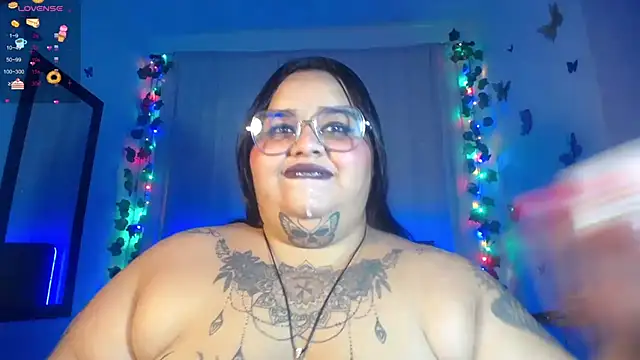 Snapshot of VeronikCuhubby chatting on March 2025 03:25:02 PM VeronikCuhubby online show from March 2025 03:25:02 PM