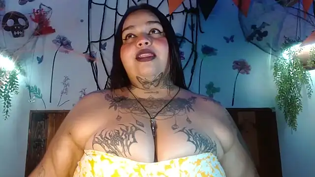 Snapshot of VeronikCuhubby chatting on October 2025 12:50:02 PM VeronikCuhubby online show from October 2025 12:50:02 PM