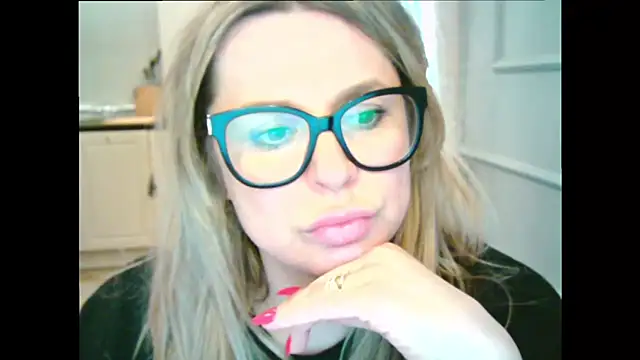 Snapshot of teaseDiana chatting on February 2025 05:14:01 PM teaseDiana online show from February 2025 05:14:01 PM