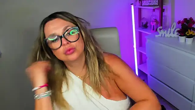 Snapshot of teaseDiana chatting on March 2025 12:47:01 PM teaseDiana online show from March 2025 12:47:01 PM