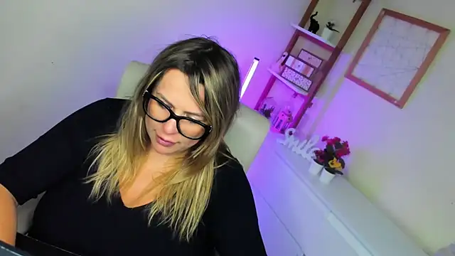 Snapshot of teaseDiana chatting on March 2025 07:11:01 AM teaseDiana online show from March 2025 07:11:01 AM