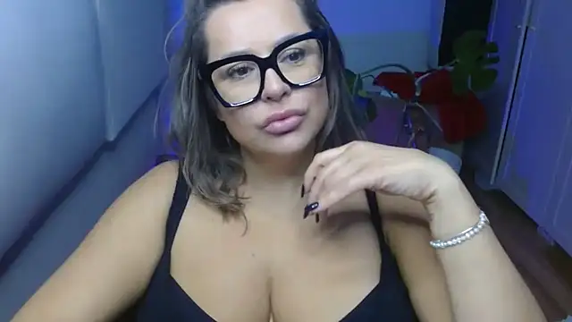 Snapshot of teaseDiana chatting on October 2025 06:43:01 AM teaseDiana online show from October 2025 06:43:01 AM