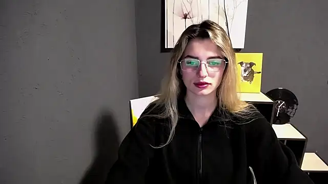 lady olivia  online show from April 2026 05:55:01 PM