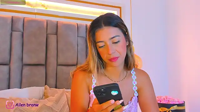 Snapshot of elianabrown chatting on November 2025 10:32:02 PM elianabrown online show from November 2025 10:32:02 PM