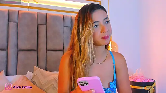 Snapshot of elianabrown chatting on November 2025 10:54:02 PM elianabrown online show from November 2025 10:54:02 PM