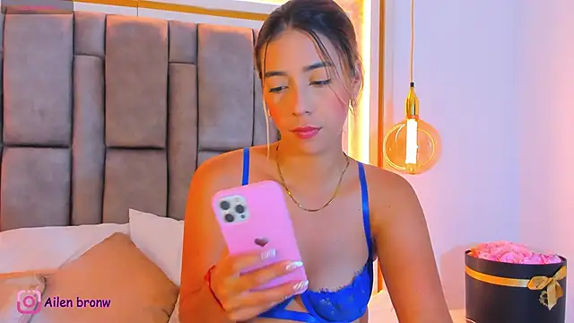 Snapshot of elianabrown chatting on November 2025 11:29:01 PM elianabrown online show from November 2025 11:29:01 PM