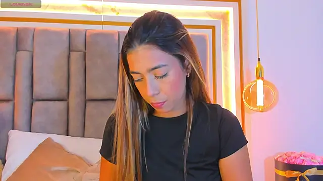 Snapshot of elianabrown chatting on December 2025 10:58:01 PM elianabrown online show from December 2025 10:58:01 PM