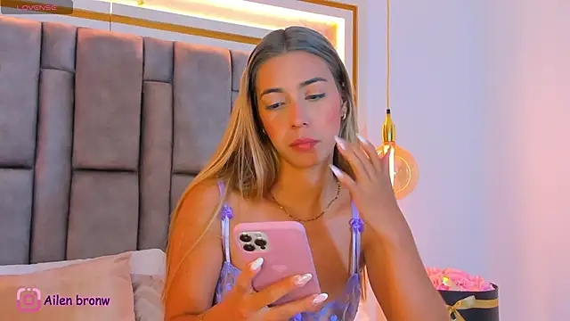 Snapshot of elianabrown chatting on February 2026 12:28:01 AM elianabrown online show from February 2026 12:28:01 AM